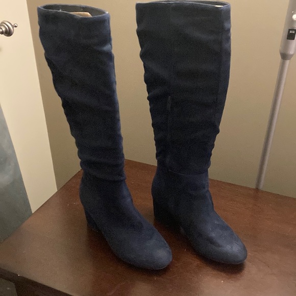 Refresh Navy Faux Suede Boots, size 8.5 pull on with 1/2 zipper - Picture 3 of 16